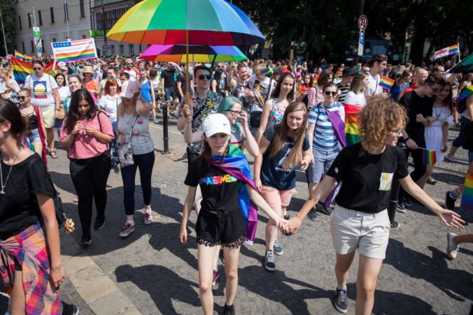 Poslanci v rámci Dúhového pochodu diskutovali o LGBT, rastie potreba legislatívnych zmien