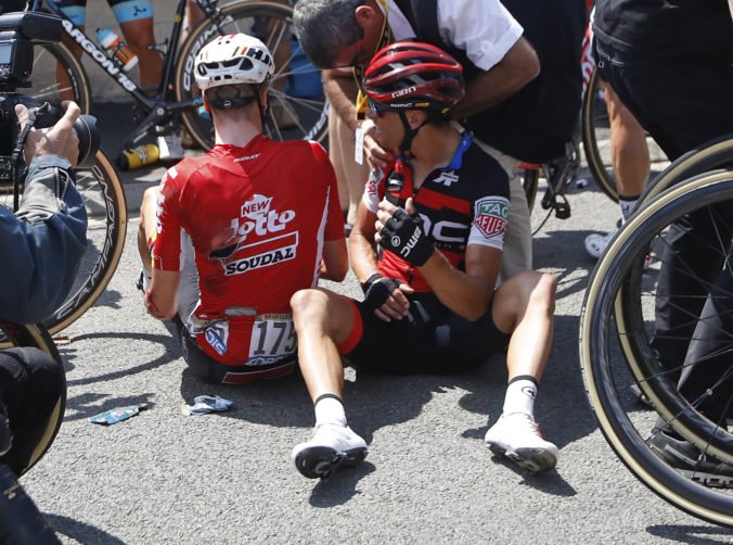 Foto: „Kockovú“ 9. etapu Tour de France poznačili pády, Sagan vedie bodovaciu súťaž o 81 bodov