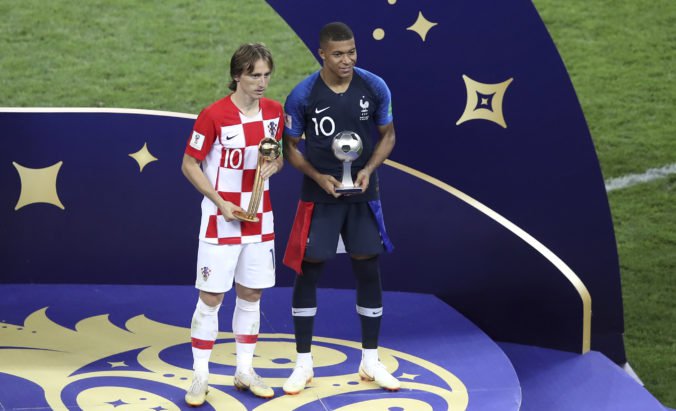 Modrič si z MS vo futbale 2018 odnáša ocenenie Zlatá lopta, brankár Courtois získal Zlatú rukavicu