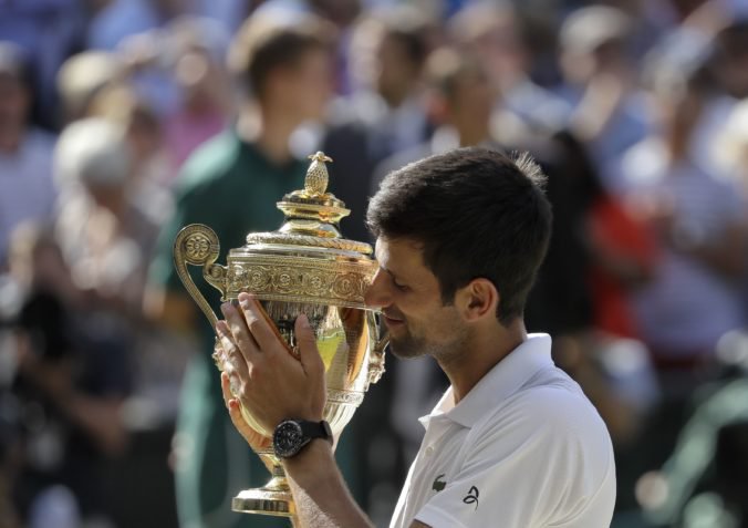 Video: Djokovič vo finále Wimbledonu nedal šancu Andersonovi a získal 13. grandslamový titul