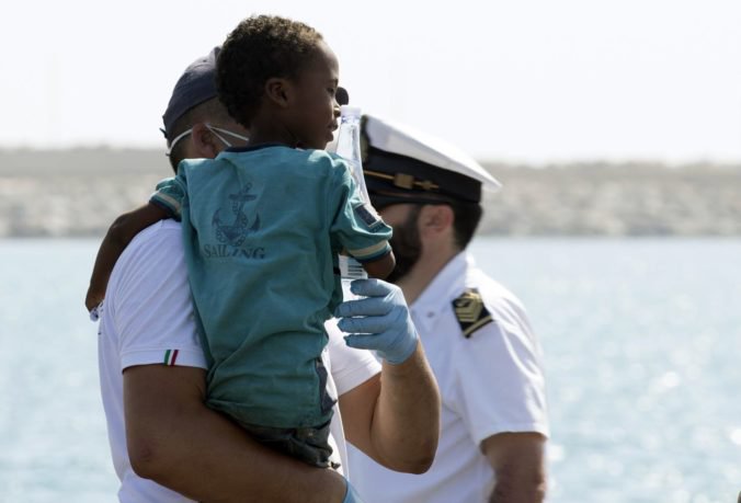 Aj Španielsko a Portugalsko prijmú migrantov, ktorých v Stredozemnom mori zachránila loď