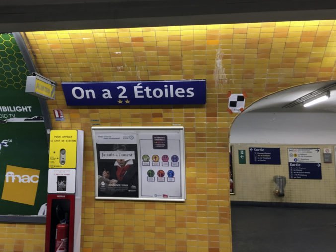 Victor Hugo Lloris či Deschamps-Elysees – Clemenceau, parížske metro po úspechu zmenilo stanice