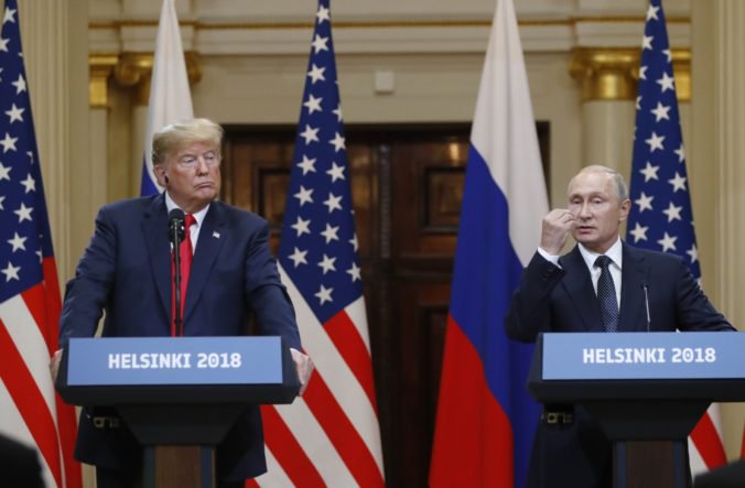 Trump na stretnutí s Putinom zlyhal, hodnotia médiá summit v Helsinkách