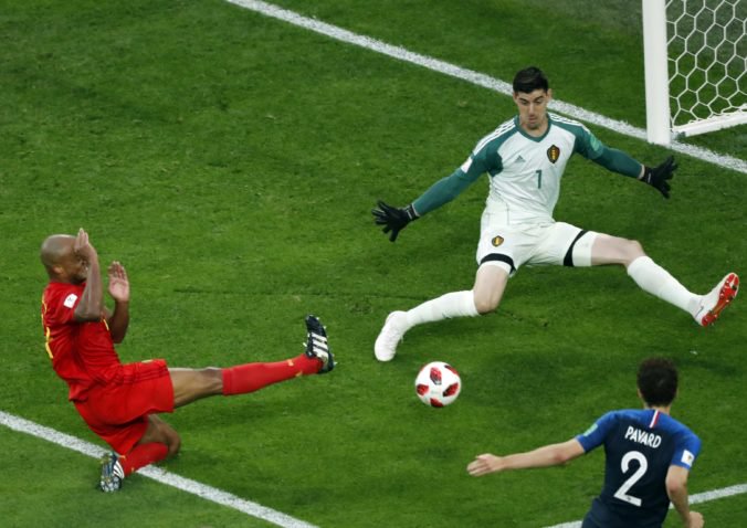 Real Madrid láka ďalšiu hviezdu, posilniť ho má najlepší brankár MS vo futbale 2018 Courtois