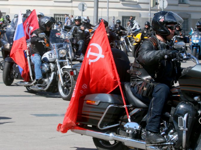 Polícia je pripravená zasiahnuť, údajný prípad o základni ruských motorkárov monitoruje