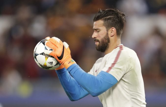 Brazílsky brankár Alisson Becker podpísal s Liverpoolom šesťročný kontrakt