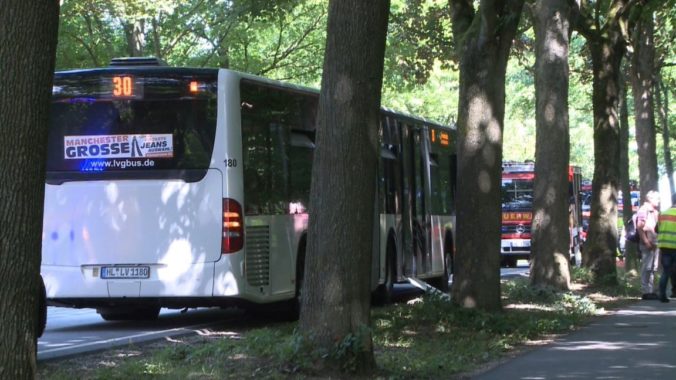 Pri útoku v autobuse v nemeckom meste Lübeck sa zranilo vyše desať ľudí, polícia páchateľa zatkla