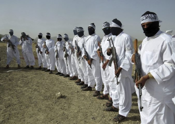 Taliban počas piatkovej noci zaútočil na niekoľko policajných stanovíšť
