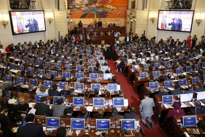 Bývalí členovia Revolučných ozbrojených síl zložili sľuby v kolumbijskom Kongrese