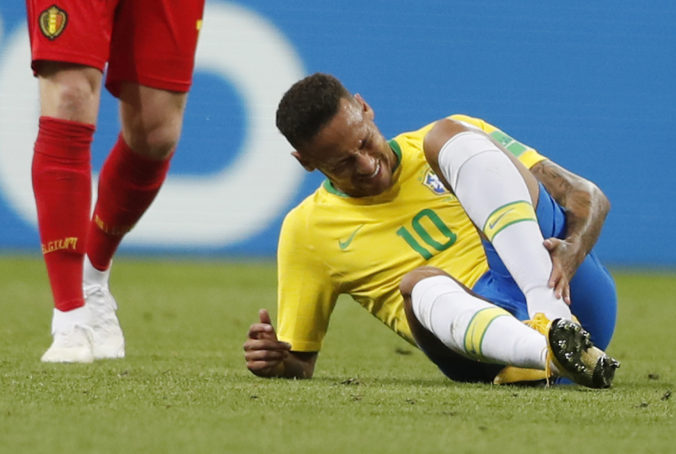 Brazílčan Neymar sa bráni voči obvineniam zo simulovania, vtipy však berie s nadhľadom
