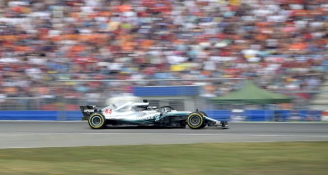 Veľkú cenu Nemecka ovládli Mercedesy, Vettel nedokončil prvé preteky v sezóne