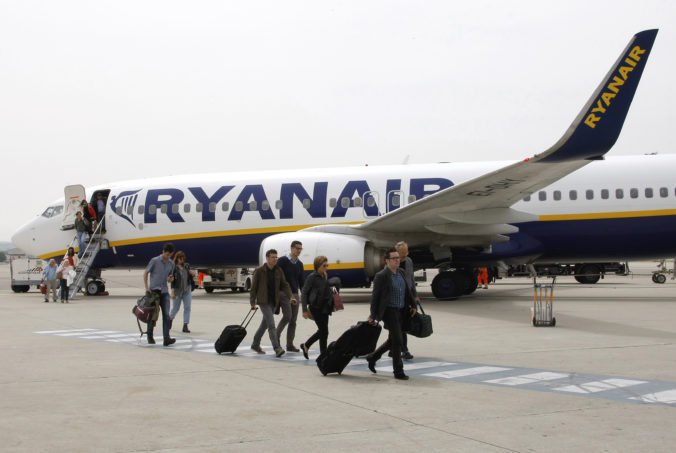 Ryanair prepravil cestujúcich na Kanárske ostrovy, ich kufre sa však na palube nenachádzali