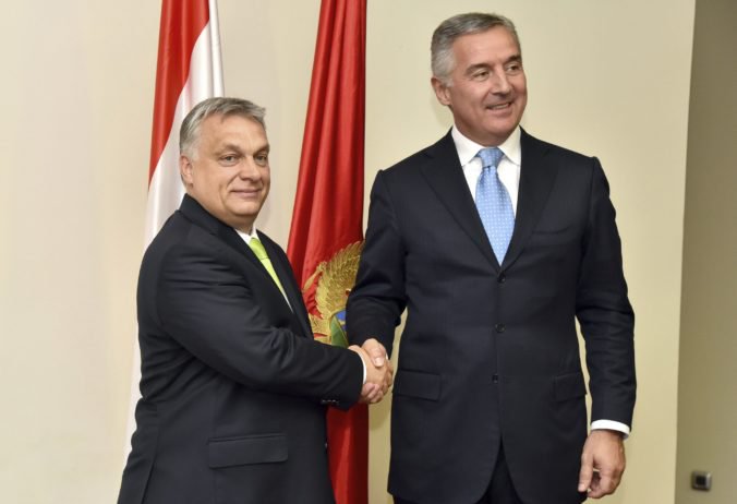 Európa stále robí vážnu chybu, vyhlásil Orbán a ponúkol Čiernej Hore pomoc s migrantmi