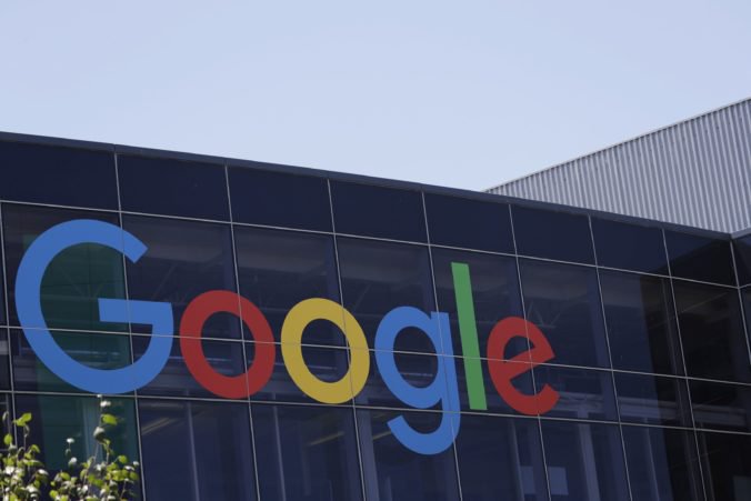 Materská spoločnosť Google vykázala zisk, aj napriek miliardovej pokute od Európskej komisie