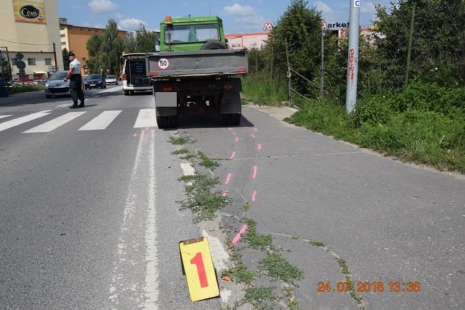 Foto: Dôchodca na Multicare narazil v Spišskej Novej Vsi do skupinky detí