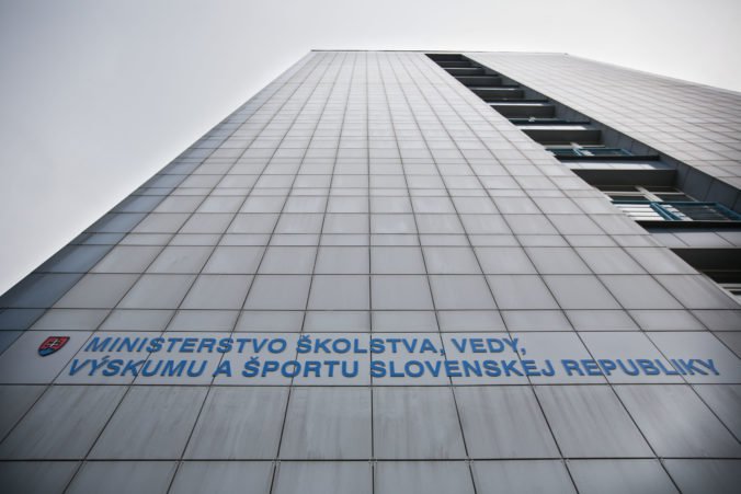 Ministerstvo školstva nedovolí Slovenským brancom klamať žiakov