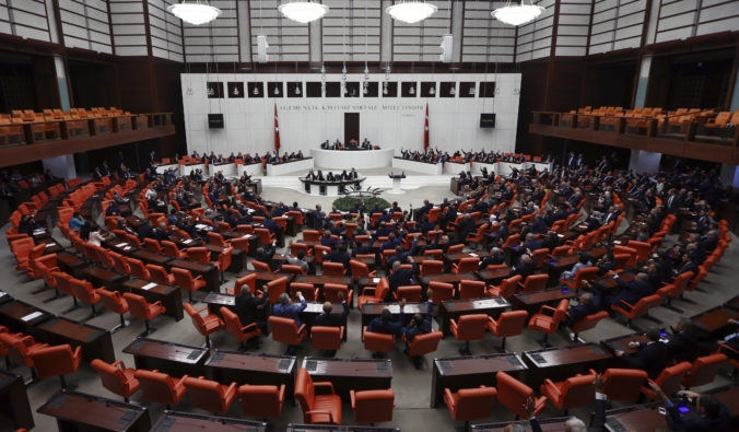 Turecký parlament prijal nový protiteroristický zákon