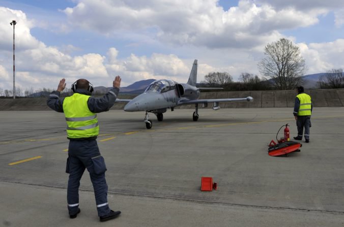 Letisko v Kuchyni po 33 rokoch čiastočne rekonštruujú, letuschopné stroje premiestnili na Sliač