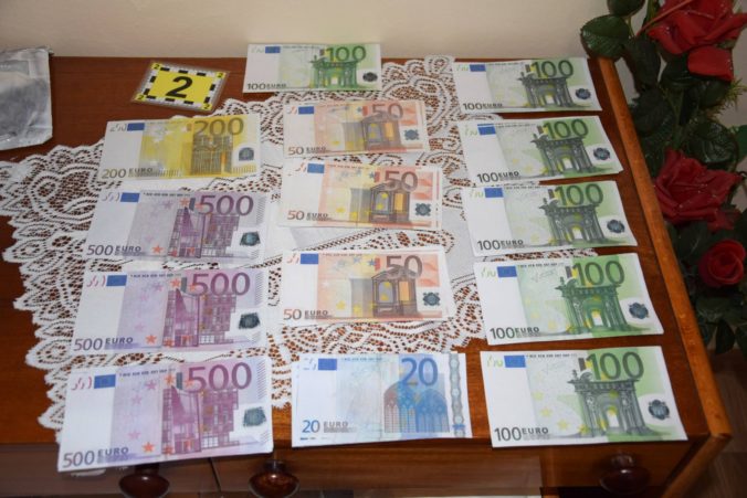 Na Slovensku zadržali stovky falošných eurobankoviek, kopírovala sa nielen päťstoeurovka