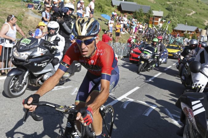 Vincenzo Nibali má po páde na Tour de France zlomený stavec, musí sa podrobiť operácii