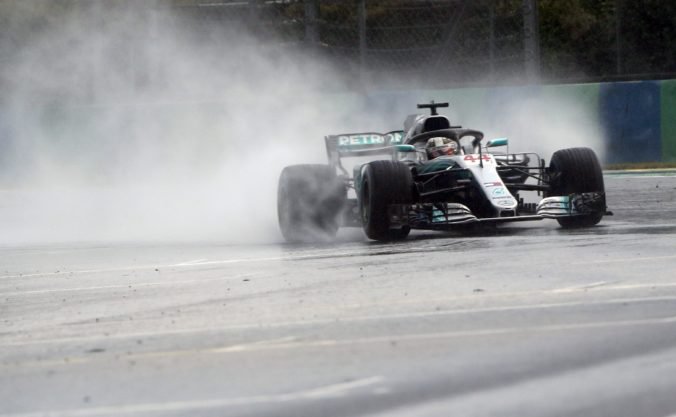 Mercedesy ovládli kvalifikáciu na VC Maďarska, pole position si vyjazdil Hamilton