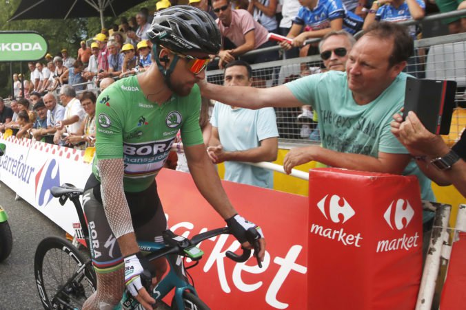 Peter Sagan sa trápil už v prvom kopci 19. etapy Tour de France, tímový kolega Oss mal zlý pocit