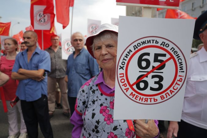Video: Desaťtisíce Rusov protestovali proti zvýšeniu veku odchodu do dôchodku