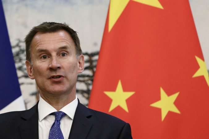 Šéf britskej diplomacie šokoval Číňanov, svoju čínsku manželku označil za Japonku