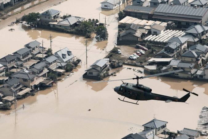 Extrémne počasie v Japonsku si vyžiadalo stovky obetí, najviac ich zahynulo pri záplavách