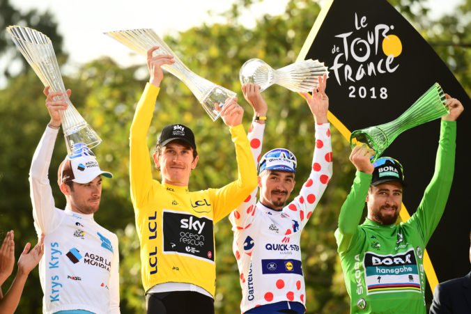 Geraint Thomas slávil víťazstvo na Tour de France krištáľovou trofejou od spoločnosti ŠKODA AUTO