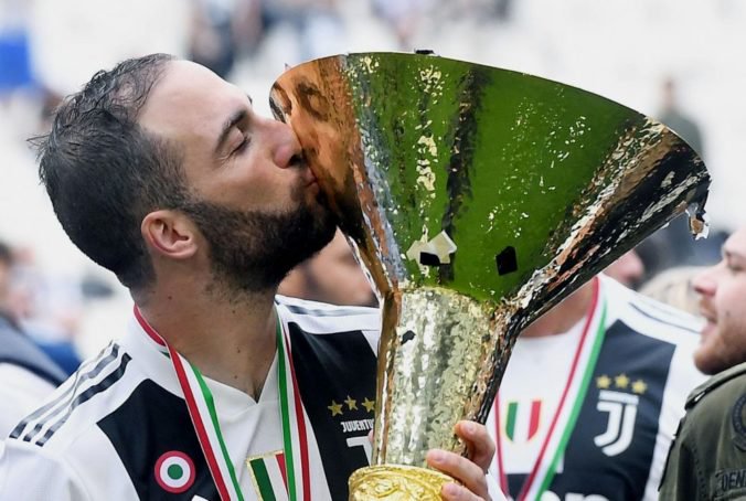 Gonzalo Higuaín by mal posilniť AC Miláno, Juventus ho údajne poslal na hosťovanie