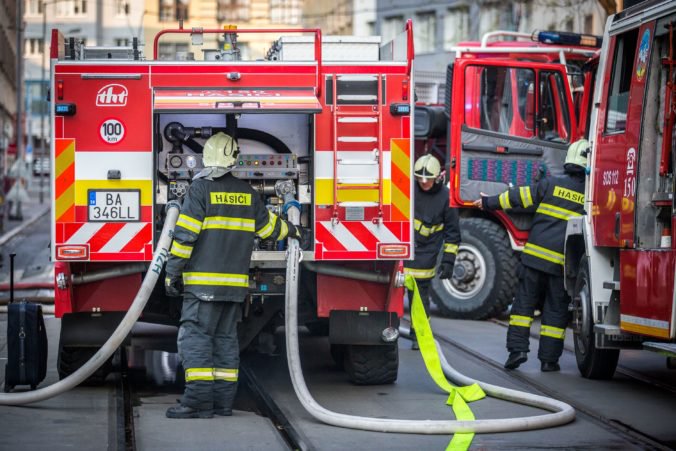 V Centre sociálnych služieb v Likavke horelo, zasahovali hasiči a požiar si vyžiadal smrť muža