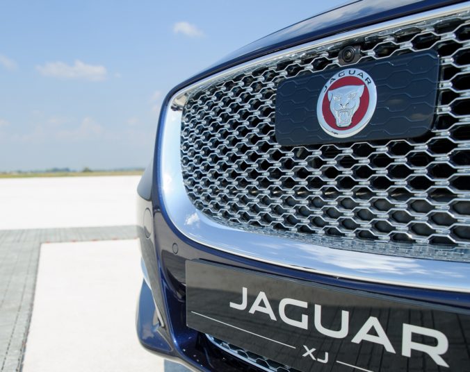 Jaguar Land Rover prvýkrát za tri roky vykázal kvartálnu stratu, môžu za to viaceré ťažkosti
