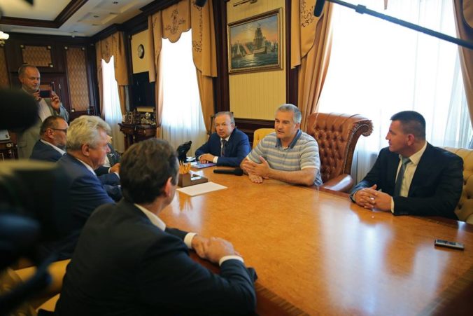 Krymský premiér informoval o stretnutí s podnikateľmi, ktorých priviedol poslanec Marček