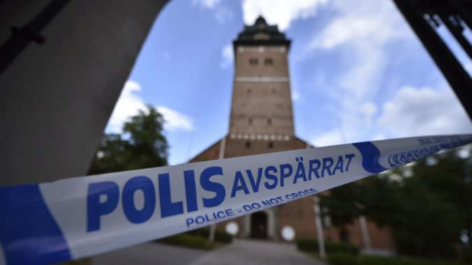 Ukradli švédske kráľovské insígnie, polícia zapojila do pátrania po zlodejoch helikoptéru a člny