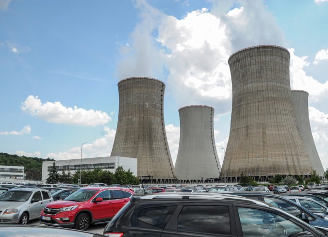 Vo Francúzsku kvôli vysokým teplotám vypli štyri jadrové reaktory