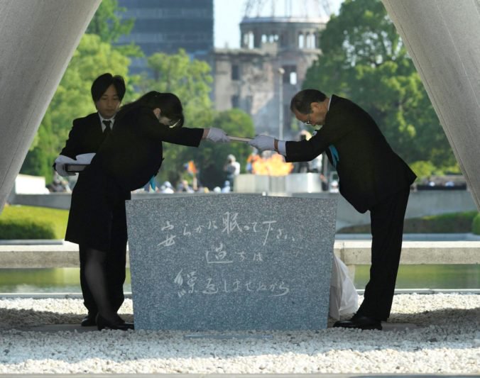 Video: Japonci si pripomenuli 73. výročie zhodenia atómovej bomby, mŕtvych uctili minútou ticha
