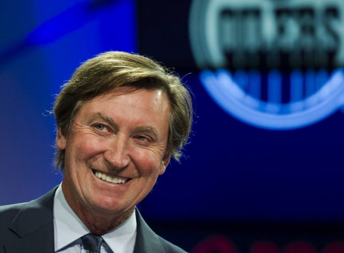 Wayne Gretzky má pred ZOH pozdvihnúť hokej v Číne, je ambasádorom Červenej hviezdy Kchun-lun
