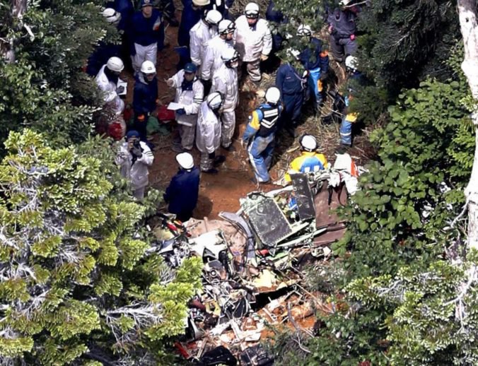 Pri nehode záchranného vrtuľníka v Japonsku zahynulo všetkých deväť pasažierov