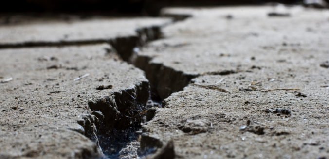 Albánsko postihli dve zemetrasenia a zničili desiatky budov, otrasy cítili v Kosove či Macedónsku