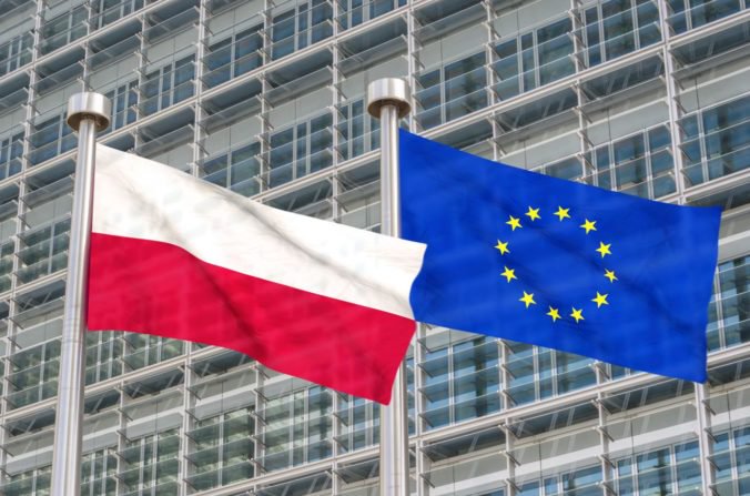 Európska komisia stupňuje tlak na Poľsko, má mesiac na zmeny v zákone o najvyššom súde.