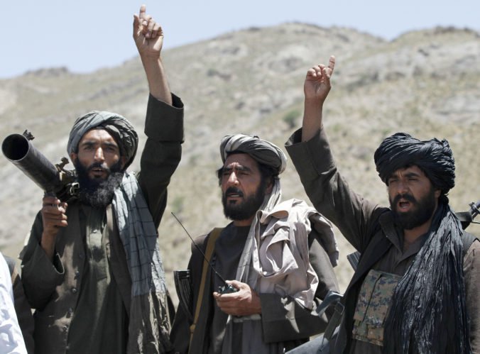 Taliban obsadil vojenskú základňu na severe Afganistanu, militanti zabili 17 vojakov