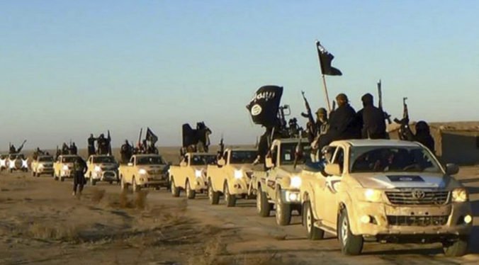 Teroristi z Islamského štátu stále predstavujú hrozbu, v Iraku a Sýrii majú desaťtisíce bojovníkov