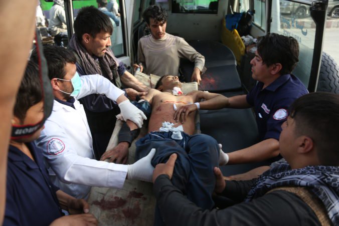 Pri samovražednom útoku v Kábule zomrelo 48 ľudí, výbuch vyvolal domnienky o viacero útočníkoch