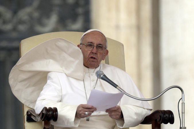 Pápež František považuje správanie sa kňazov v americkom štáte Pensylvánia za zločinné a trestuhodné