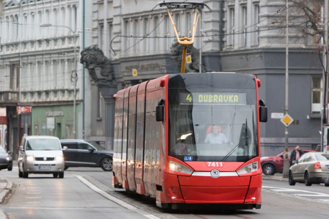 Po Špitálskej ulici v Bratislave začnú opäť jazdiť električky, na zastávke Mariánska však nezastavia