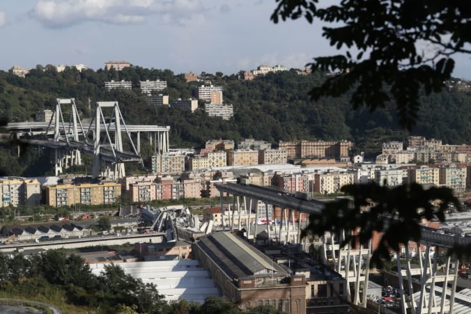 Počet obetí pádu mosta v Janove stúpol na 43, v nemocnici zomrel rumunský kamionista