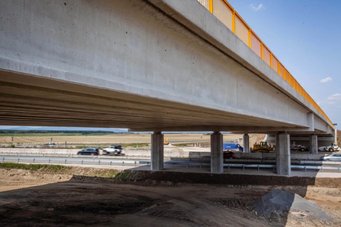 Diaľničiari chcú dať na údržbu a opravy mostov viac peňazí, problémom je nadmerný nárast dopravy