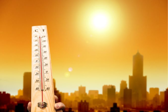Horúčavy pokračujú a teploty dosiahnu až 35 stupňov Celzia, meteorológovia vydali výstrahy