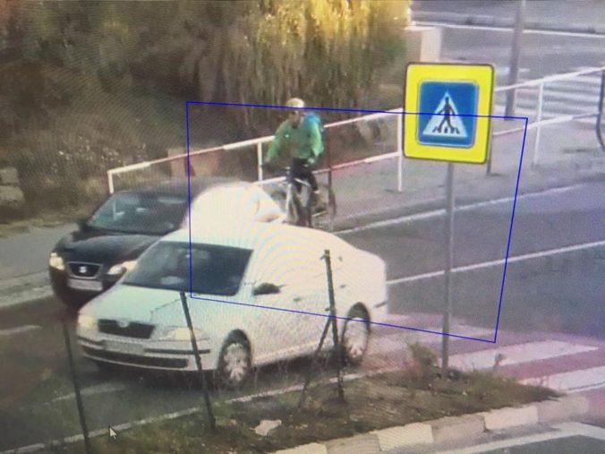 Cyklista utrpel vo Svätom Jure zranenia po strete s nákladiakom, polícia hľadá svedkov nehody